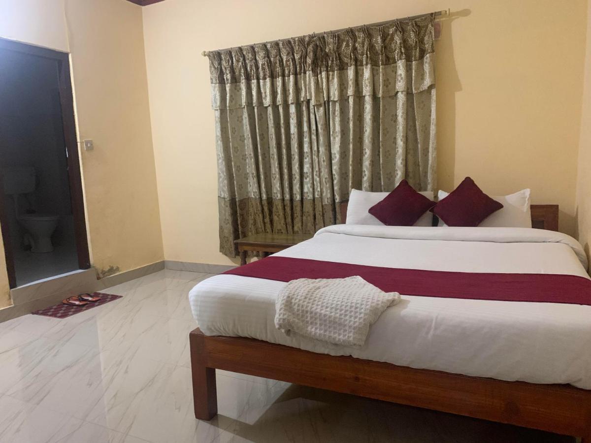 Hotel Peace Ganga Inn Pokhara Exterior photo