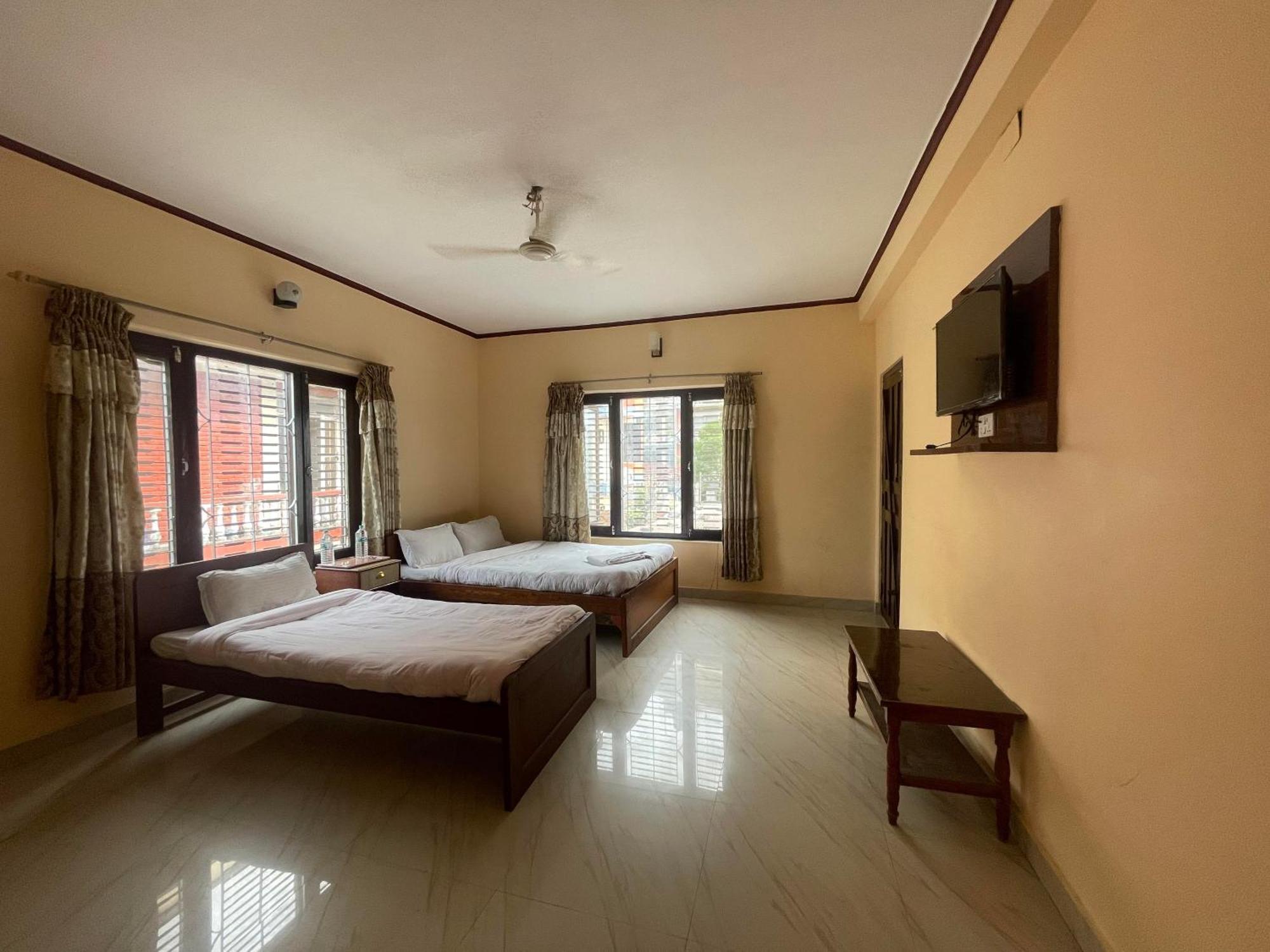 Hotel Peace Ganga Inn Pokhara Exterior photo
