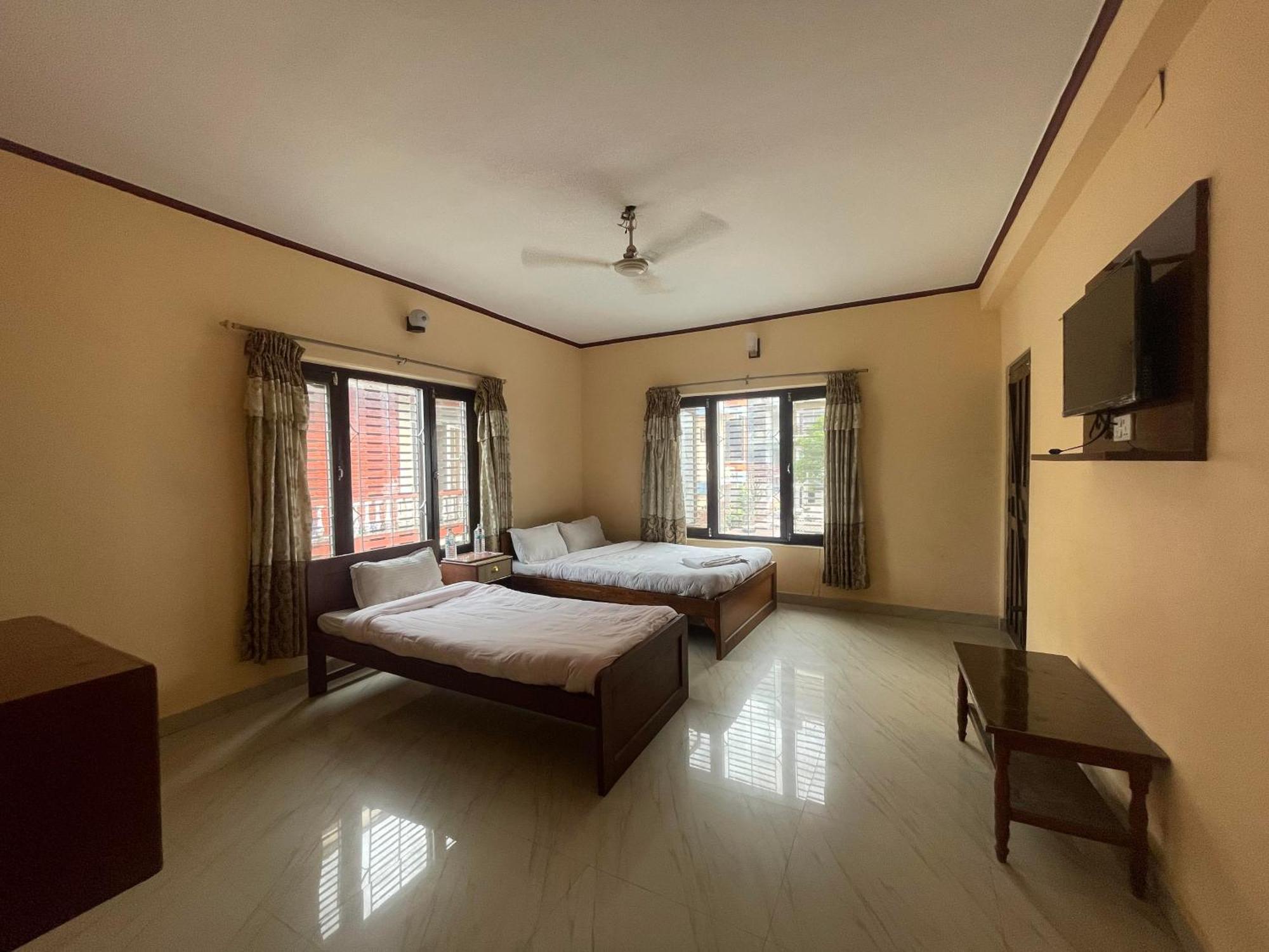 Hotel Peace Ganga Inn Pokhara Exterior photo